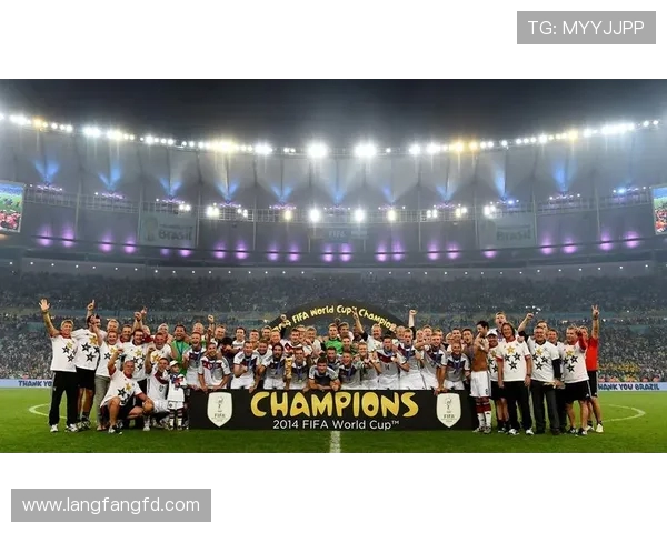 德国队在巴西世界杯的辉煌历程与战术分析:从小组赛到最终夺冠的精彩之路 德国队在巴西世界杯的辉煌历程与战术分析:从小组赛到最终夺冠的精彩之路