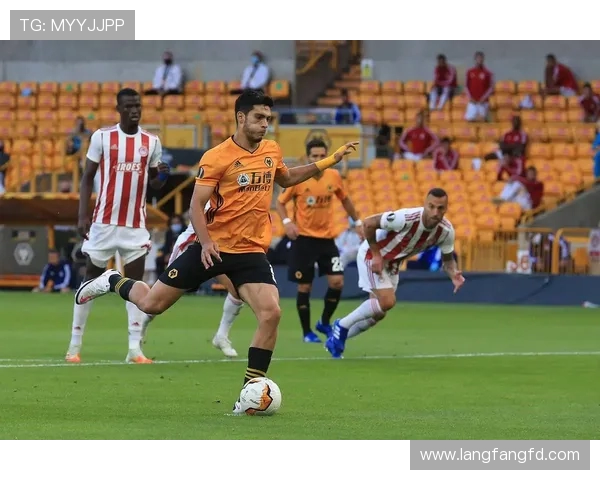 西汉姆联与狼队实力对比分析谁能掌控英超赛场主动权本轮较量前景展望