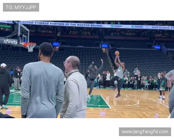 杰伦布朗谈比赛开局慢热逐渐找到节奏与队友默契配合